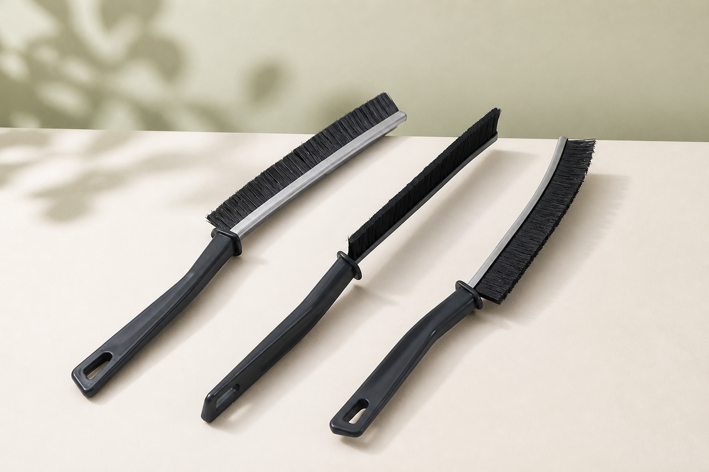 Sliver three-piece set with straight, ultra-narrow, and gently curved brushes