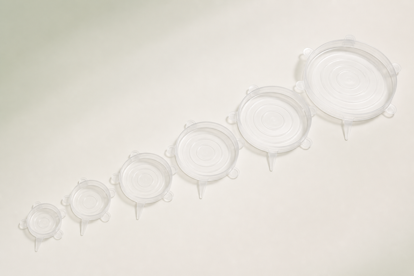 Snug six-piece set with six graduated clear silicone stretch lids