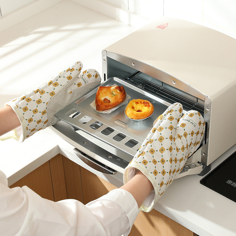 HeatGuard quilted cotton oven mitts — view 10
