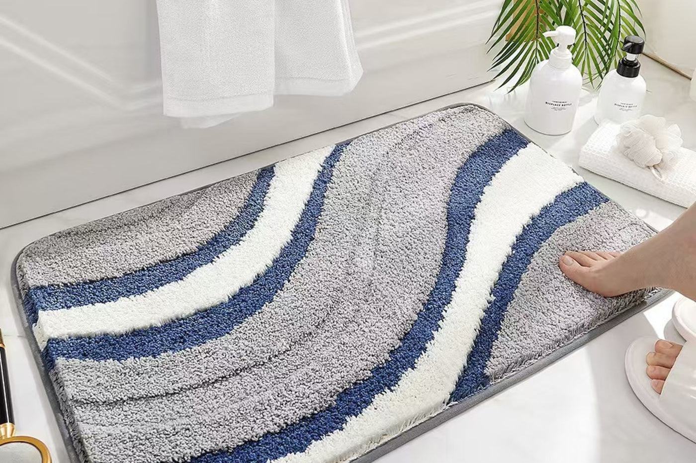 Slate Arc Drift bath mat with curved gray and blue bands