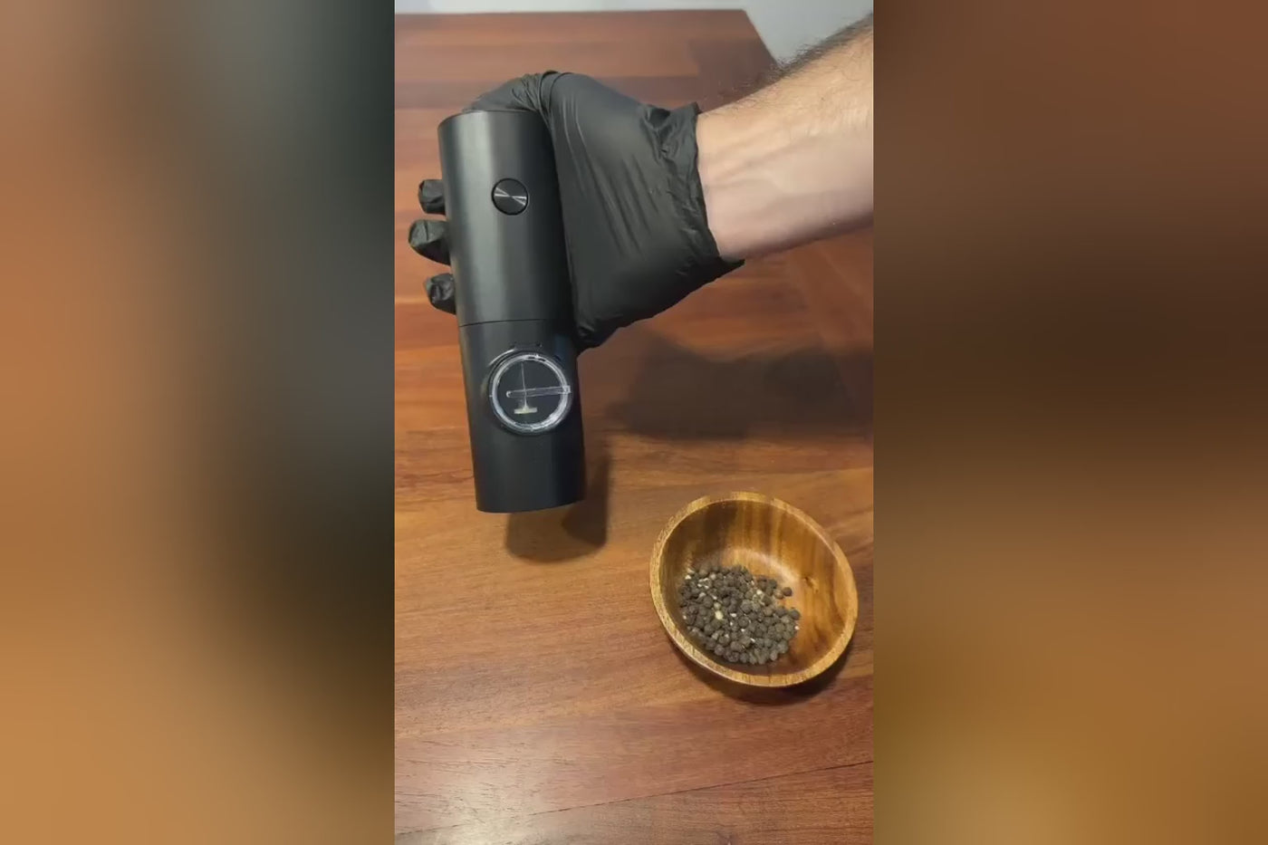 DuoMill electric grinder demonstration showing filling and one-touch seasoning